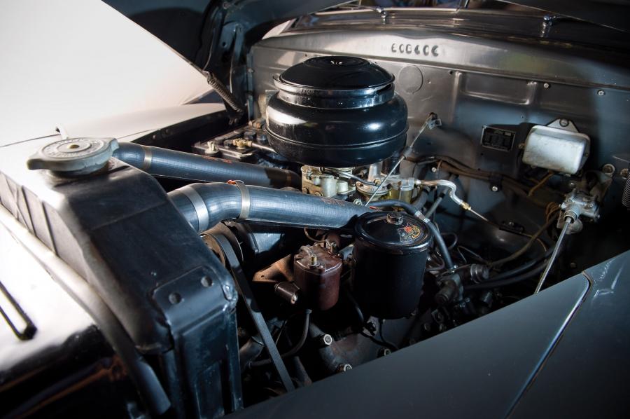  Ford Super DeLuxe Tudor Sedan 1947 года  (фото 6 из 10)